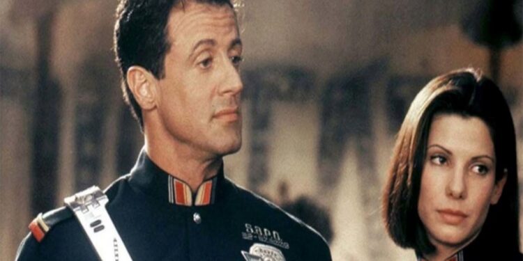 Demolition Man: Πώς η ταινία του 1993 με τον Σταλόνε προέβλεπε… όσα ζούμε -Από πανδημία ως βιντεοκλήσεις