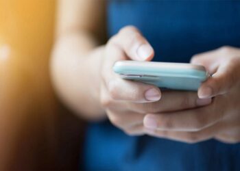 Ο Ελληνας περνά έξι ώρες τη μέρα στο ίντερνετ: Ποιο κοινωνικό δίκτυο-έκπληξη έρχεται πρώτο