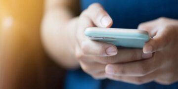 Ο Ελληνας περνά έξι ώρες τη μέρα στο ίντερνετ: Ποιο κοινωνικό δίκτυο-έκπληξη έρχεται πρώτο