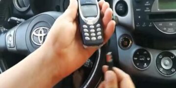 Το νέο κόλπο των κλεφτών -Έτσι σου παίρνουν το αυτοκίνητο χρησιμοποιώντας ένα παλιό κινητό