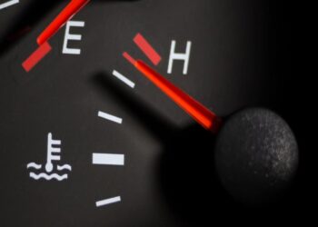 Αυτοκίνητο: To σημείο του αυτοκινήτου σου που δεν καθαρίζεις ποτέ και μπορεί να σου κάψει τον κινητήρα