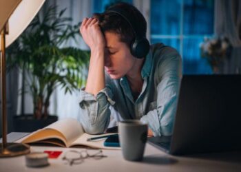 «Μικροστρές»: Το είδος του άγχους που υποτιμούμε και μπορεί να μας οδηγήσει στην εξουθένωση