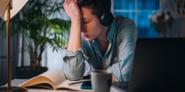 «Μικροστρές»: Το είδος του άγχους που υποτιμούμε και μπορεί να μας οδηγήσει στην εξουθένωση