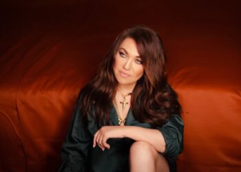 «Ασφαλώς Και Μπορώ»: Η Καίτη Γαρμπή επιστρέφει με νέο τραγούδι