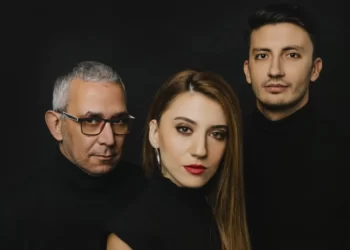 Οι Les Au Revoir διασκευάζουν το «Γιατί Φοβάσαι (From Souvenirs To Souvenirs)»