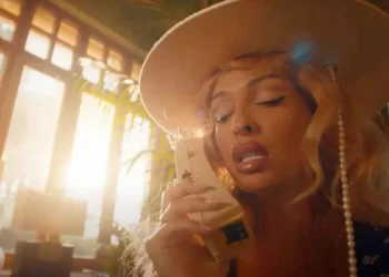 Ελένη Φουρέιρα – El Telephone (Remix)