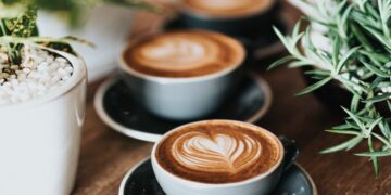 Το σώμα σου μιλάει: Τα σημάδια ότι έχεις πιει πολύ καφέ και πρέπει να σταματήσεις