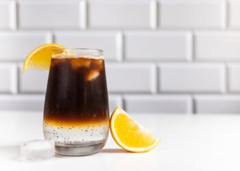 Σόδα παντού, ακόμα και στον καφέ: η τάση που ήρθε για να μείνει!