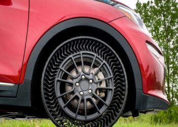 Τα λάστιχα χωρίς αέρα έσπασαν το φράγμα των 200 χλμ./ώρα και μπαίνουν στην παραγωγή