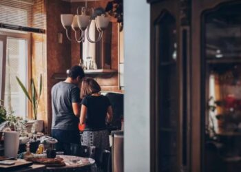 Ένας στους τρεις άντρες έχει κάνει αυτό το πράγμα πίσω από την πλάτη της συντρόφου του