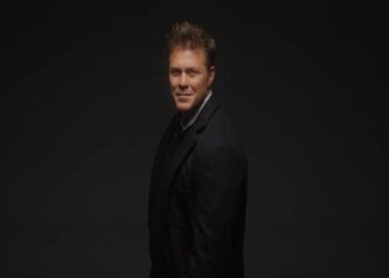 Χρήστος Χολίδης – Δείτε το music video του “Μη Θυμώνεις”