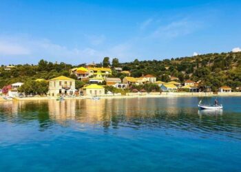 ‘Ενα υπέροχο νησί που το εισιτήριο κοστίζει λιγότερο από 3 ευρώ και θα φτάσετε σε μόλις 40 λεπτά