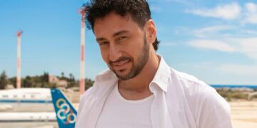 Ο Πάνος Καλίδης μας τραγουδάει «Άσ’ Το Πάνω Μου»