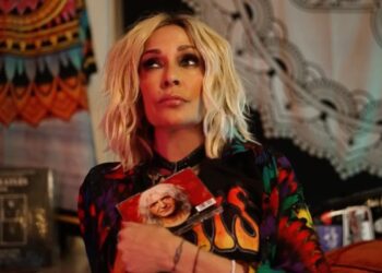 Άννα Βίσση – «Είναι Αστείο»: Mε καλοκαιρινή διάθεση το διαχρονικό τραγούδι που έχει γράψει ο Νίκος Καρβέλας