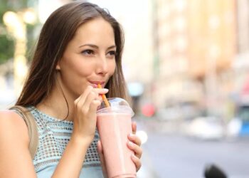 Φούσκωμα: 4 πράγματα αποκαλύπτει ένας γαστρεντερολόγος που το προκαλούν