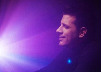 Θοδωρής Φέρρης – «Είμαι Εδώ Για Σένα»: Το συγκινητικό music video