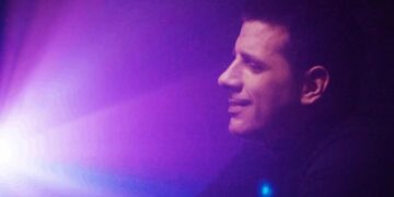 Θοδωρής Φέρρης – «Είμαι Εδώ Για Σένα»: Το συγκινητικό music video