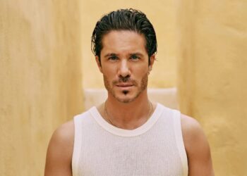 Νίκος Οικονομόπουλος – Ψάχνω Να Βρω : Ύμνος στον έρωτα