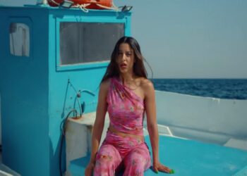 Στίχοι – Lyrics : Μαρίνα Σάττι – Αχ Θάλασσα