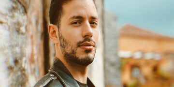 Βαγγέλης Κακουριώτης – Φεύγω